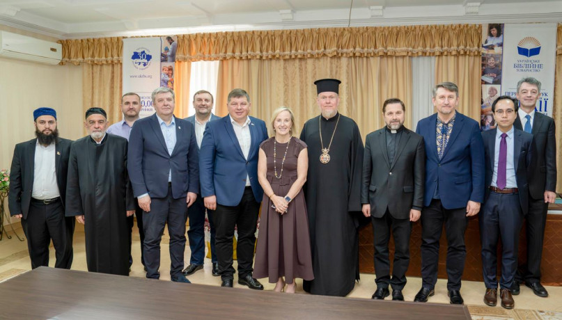 Представники ВРЦіРО зустрілися з послом Джулі Девіс